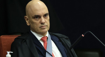 Moraes autoriza Bolsonaro a fazer cirurgia, mas nega prisão domiciliar