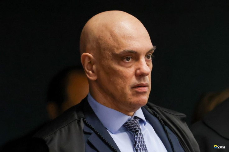 Moraes corrige mandado e manda soltar presa do 8 de janeiro