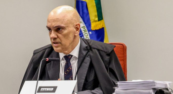 Moraes manda comunicar TSE sobre inelegibilidade de Bolsonaro