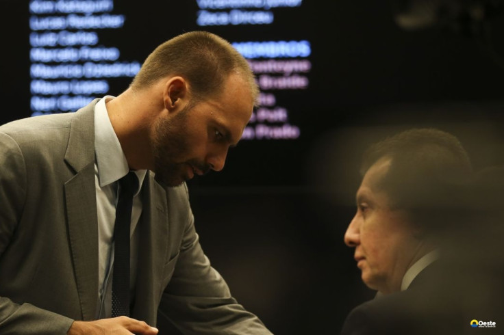 Moraes manda DPU assumir a defesa de Eduardo Bolsonaro no STF