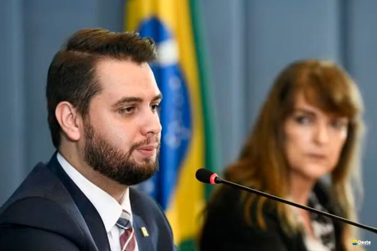 Moraes manda Filipe Martins voltar para presídio no Paraná