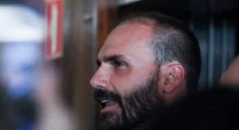 Moraes vota para condenar Eduardo Bolsonaro por difamação