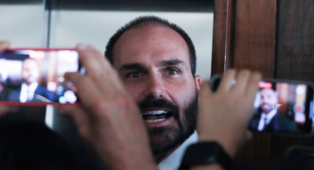 Motta notifica Eduardo Bolsonaro sobre processo de perda do mandato