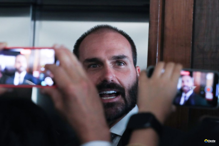 Motta notifica Eduardo Bolsonaro sobre processo de perda do mandato
