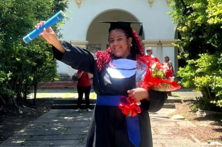 Mulher trans chega à universidade 25 anos após violências na escola