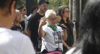 Mulheres estão perdendo o direito de ir e vir, diz Amelinha Teles