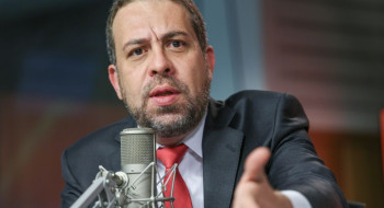 “Negociamos com os caminhoneiros”, diz Boulos sobre greve da categoria