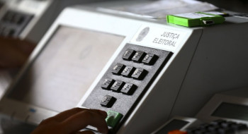 Onze governadores renunciam para disputar eleições de outubro