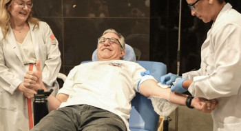 Padilha doa sangue e marca início da vacinação contra vírus sincicial