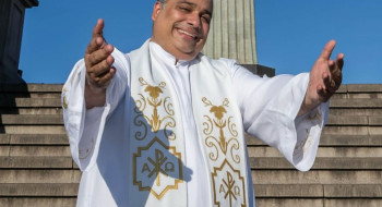 Padre Omar, reitor do Santuário Cristo Redentor, faz show na Lagoa