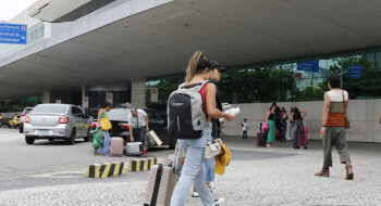 Paes anuncia reunião com ministro para discutir situação de aeroportos