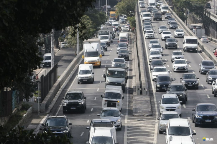 Paralisação de trens causa congestionamento nas ruas de SP