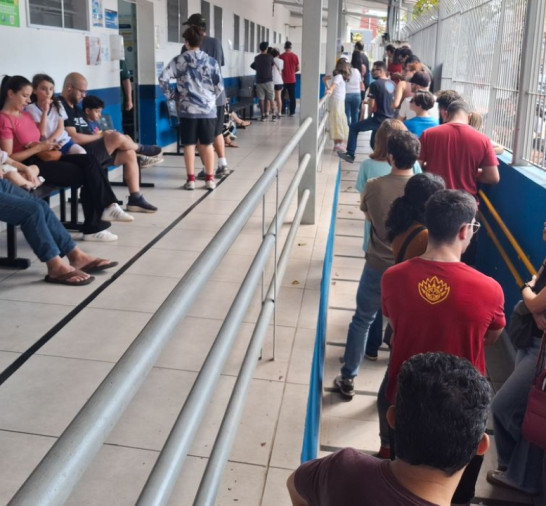 Paulistanos enfrentam filas para tomar vacina contra sarampo