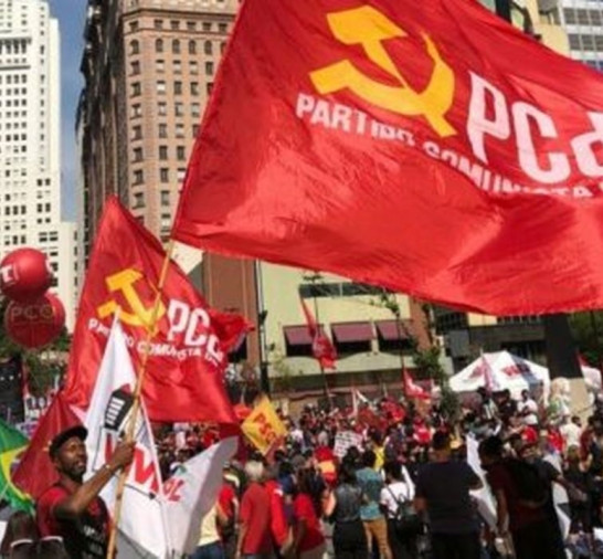 PCdoB oficializa apoio à candidatura de Lula