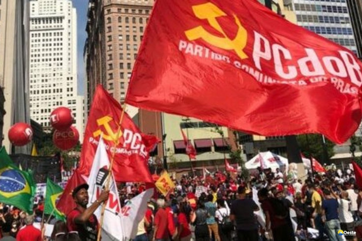 PCdoB oficializa apoio à candidatura de Lula