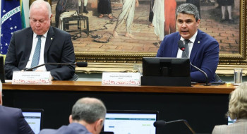 Pedido de vista adia votação de parecer sobre mandato de Zambelli