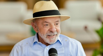 Pelo PT, Lula busca reeleição com foco em pautas sociais