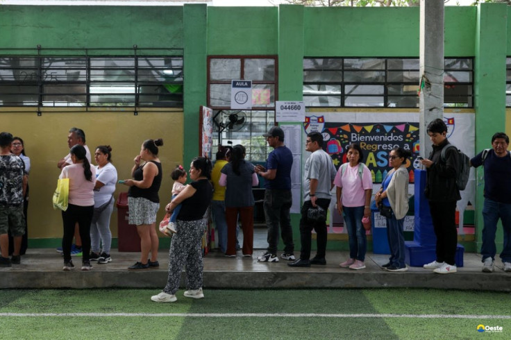 Peru: ultraconservador e esquerda disputam voto a voto para 2º turno