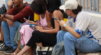 Pesquisa indica mulheres jovens mais progressistas que homens