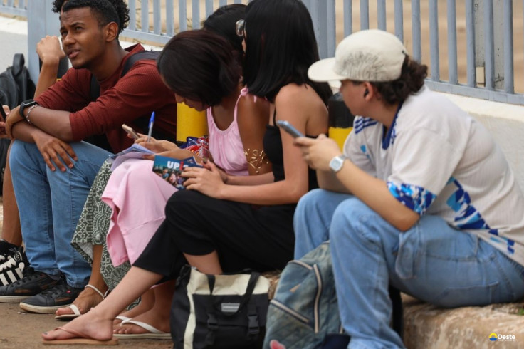 Pesquisa indica mulheres jovens mais progressistas que homens