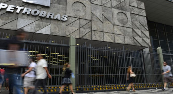 Petrobras destitui diretor de área que vendeu gás com 100% de ágio