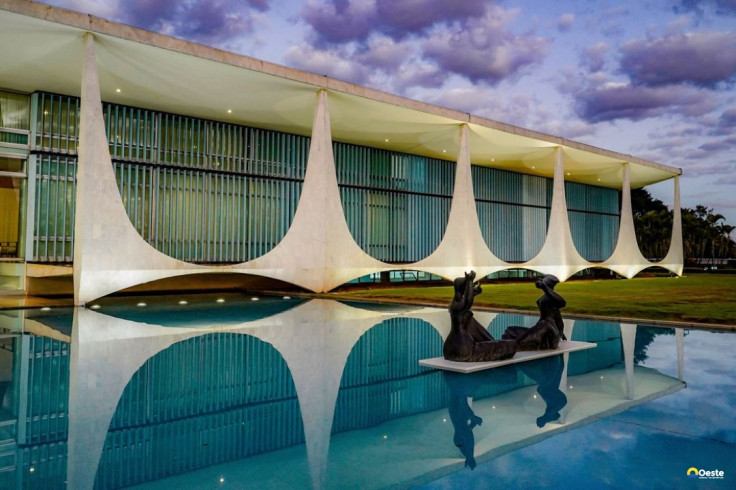 PF acha documentos no Alvorada e pede para interrogar Bolsonaro