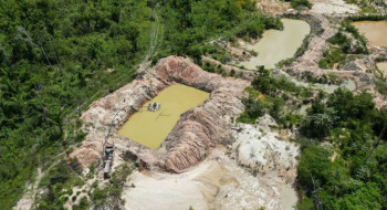 PF combate venda de diesel para garimpos ilegais em terra indígena