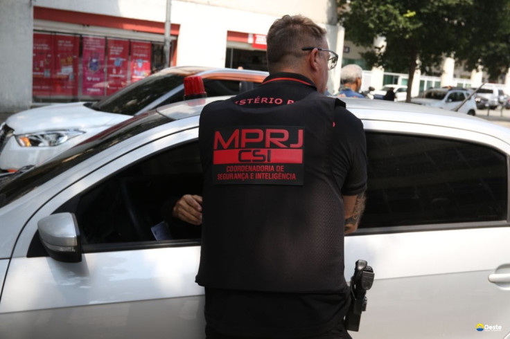 PMs do Rio são denunciados por desviar armas apreendidas em operações