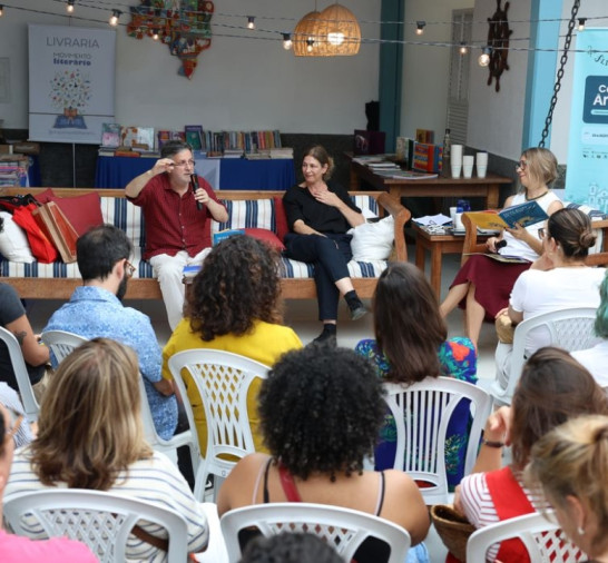 Poesia na infância alimenta sensibilidade, diz escritor