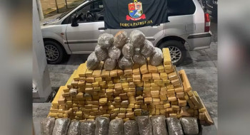 Polícia apreende 236 kg de maconha em carro abandonado em estrada de terra em Presidente Venceslau
