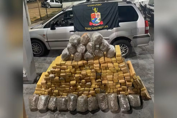 Polícia apreende 236 kg de maconha em carro abandonado em estrada de terra em Presidente Venceslau