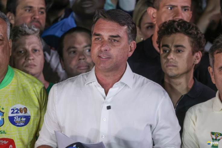 Polícia Federal cancela passaportes de Flávio Bolsonaro
