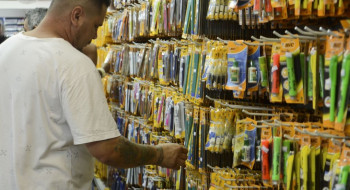 Preço de material escolar pode variar até 276% nas papelarias de SP