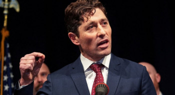 Prefeito de Minneapolis anuncia saída de agentes do ICE da cidade