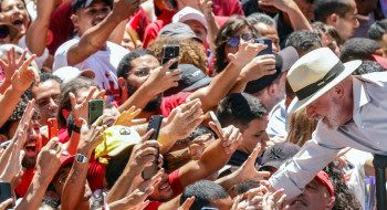 Presidente do TSE liga para Lula para parabenizar reeleição