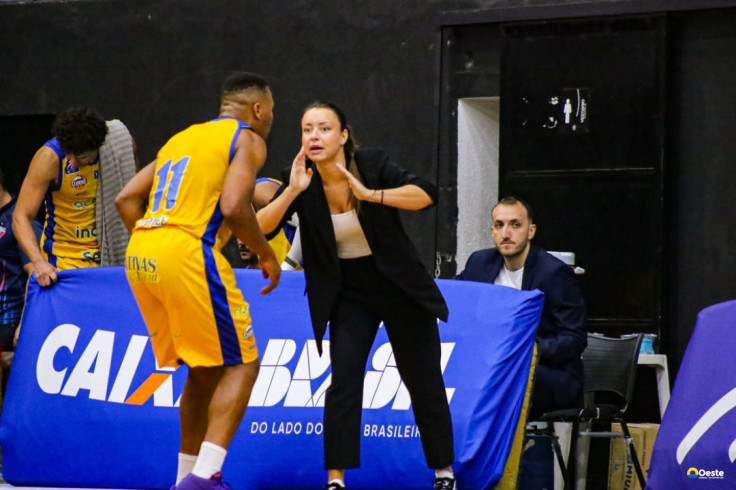 Primeira técnica mulher no NBB, Jelena Todorovic começa com pé direito