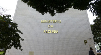 Projeção oficial de inflação sobe para 5,1%, com estouro da meta