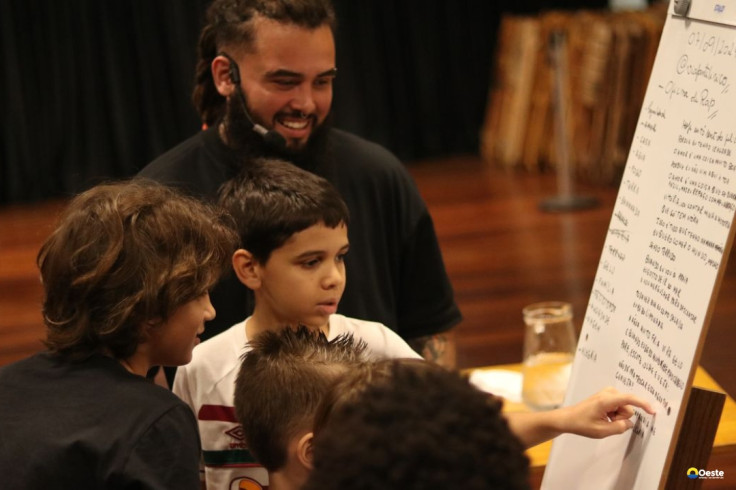 Projeto leva batalha de poesias a escolas públicas do Rio de Janeiro