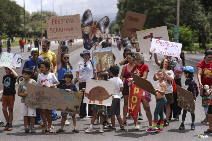 Protesto pede retirada de área ambiental do projeto de socorro ao BRB