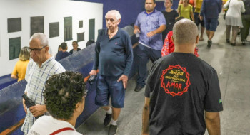 "Não poderia ficar de fora", diz idoso que votou 10 dias após cirurgia