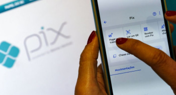 Receita Federal volta a negar taxação do Pix e alerta para golpes