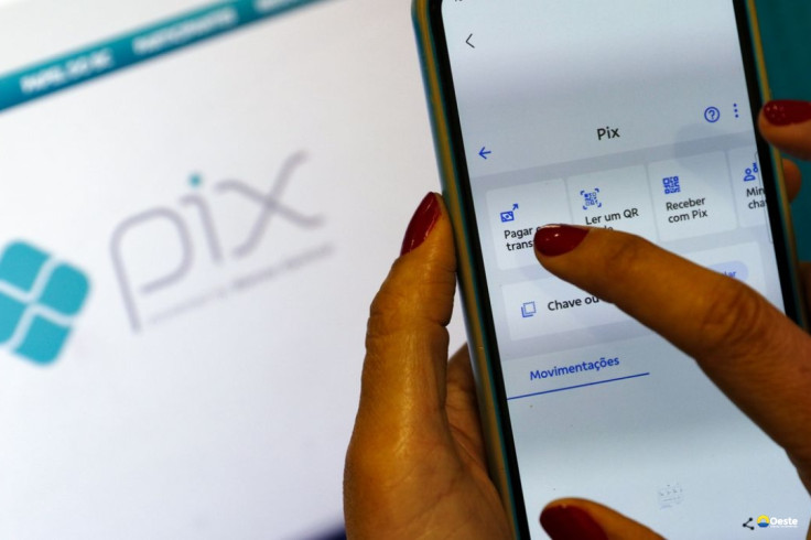 Receita Federal volta a negar taxação do Pix e alerta para golpes