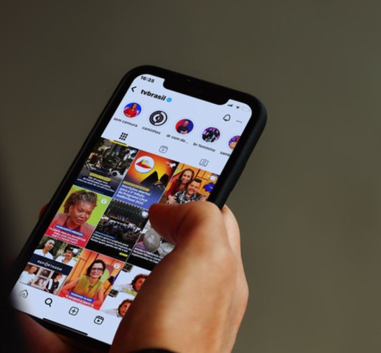 Redes sociais causam polarização e isolamento político em jovens