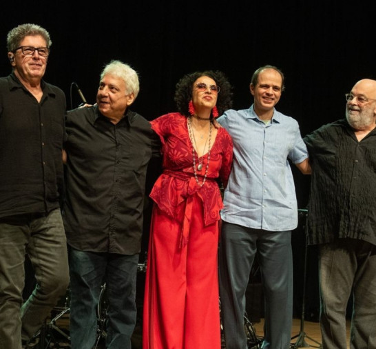 Repertório de Caetano Veloso embala show exclusivo na TV Brasil