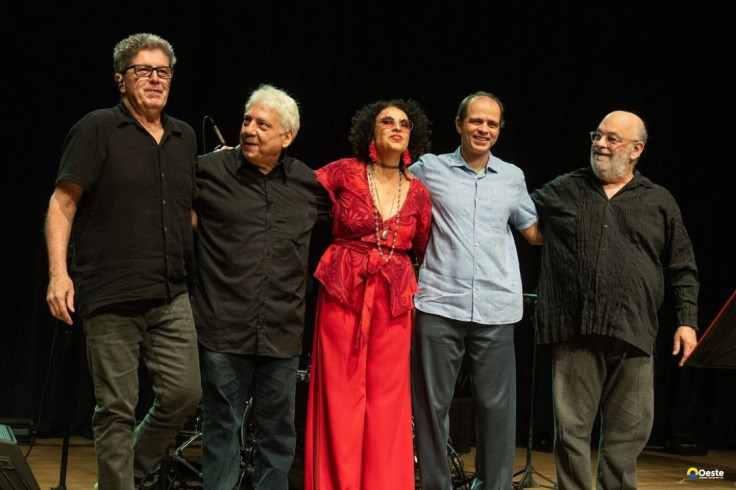 Repertório de Caetano Veloso embala show exclusivo na TV Brasil