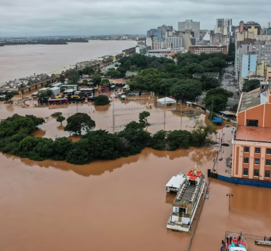 Rio Guaíba se aproxima da cota de alerta em Porto Alegre