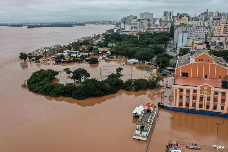 Rio Guaíba se aproxima da cota de alerta em Porto Alegre