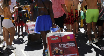 Rio inicia credenciamento de ambulantes para o carnaval de rua 2026