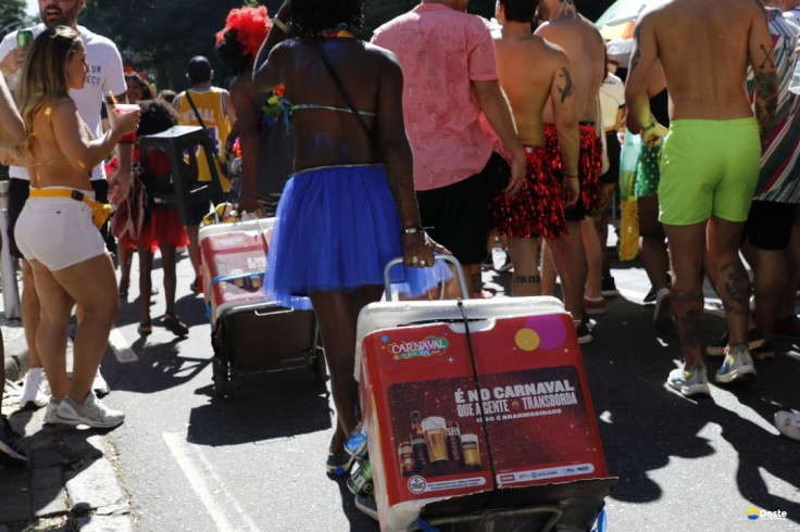 Rio inicia credenciamento de ambulantes para o carnaval de rua 2026