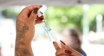 Rio leva vacinação a parques e aeroportos até 12 de fevereiro